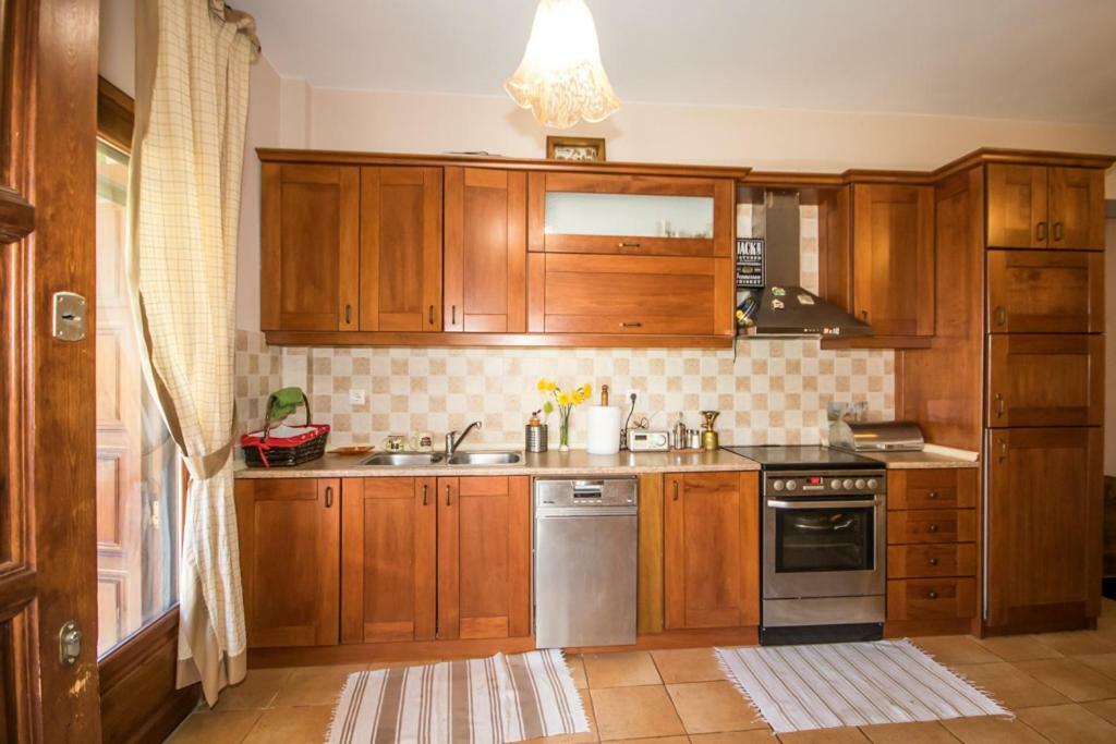 Luxury Villa Helios Koropi Buitenkant foto