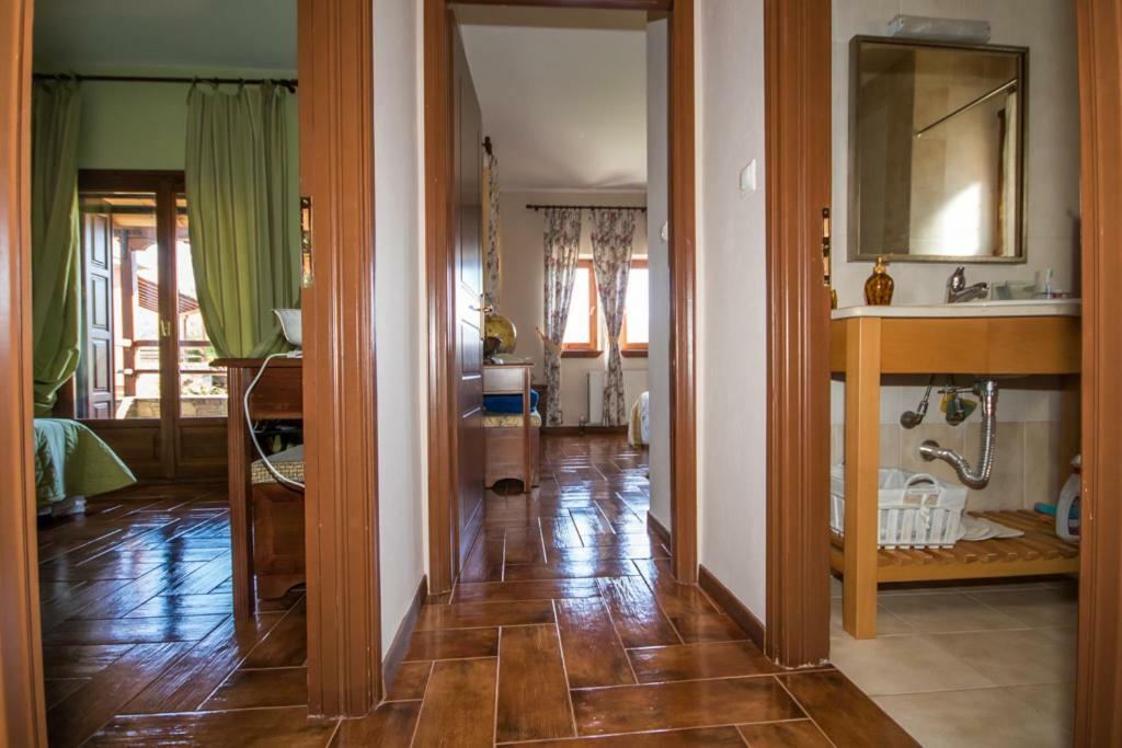 Luxury Villa Helios Koropi Buitenkant foto