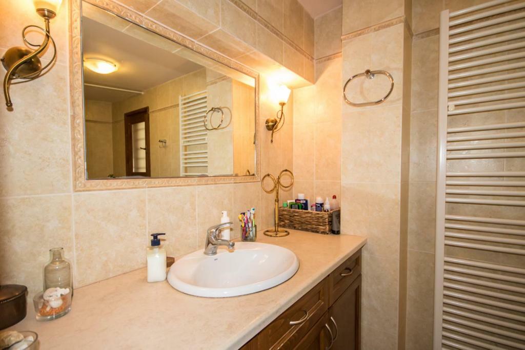 Luxury Villa Helios Koropi Buitenkant foto