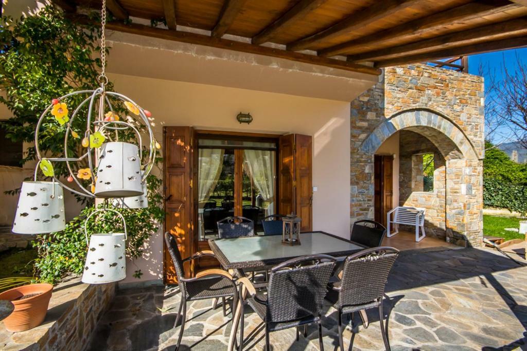 Luxury Villa Helios Koropi Buitenkant foto