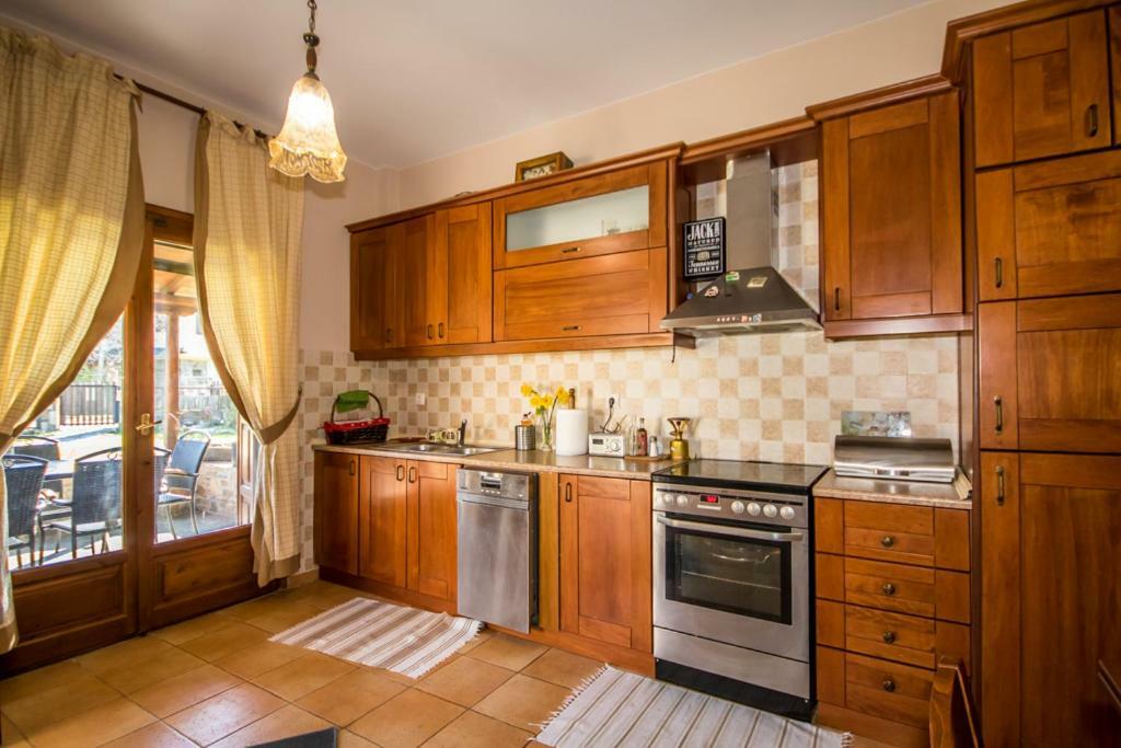Luxury Villa Helios Koropi Buitenkant foto